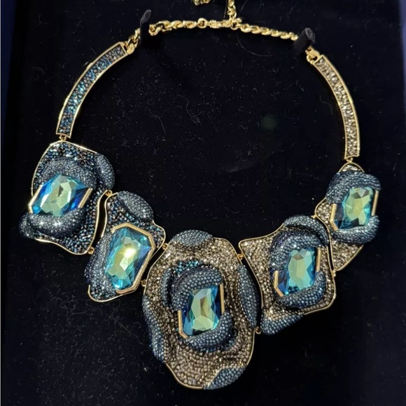 Authentic Swarovski Necklace. - Picture 4 of 17